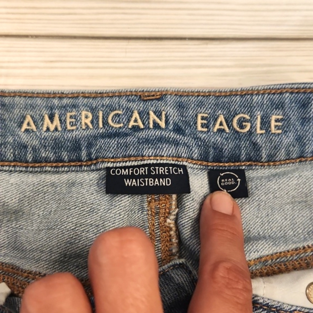 Womens American Eagle distressed mom jeans size 8. - Picture 6 of 11